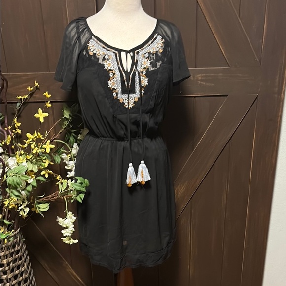 Knox Rose Black and Silver Flutter Sheer Sleeve Mini - Picture 1 of 11